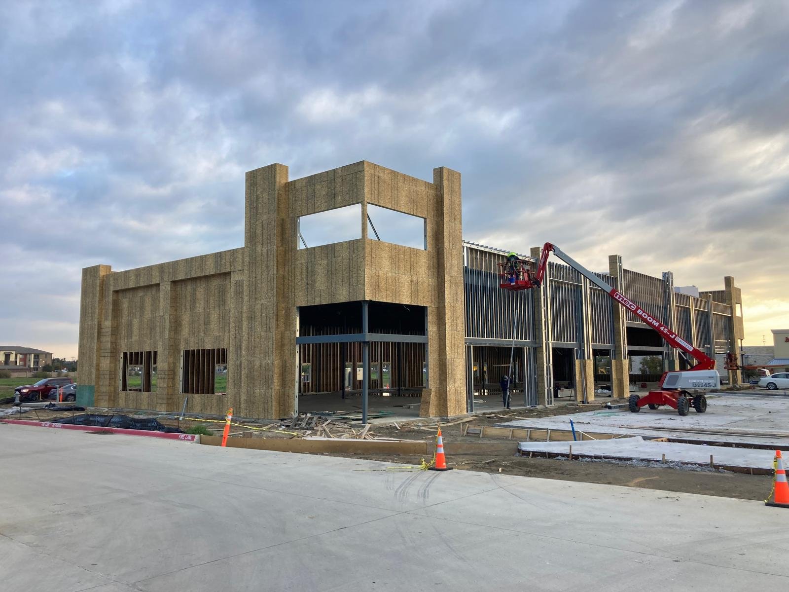 🚧 Sheathing Progress at Azure Plaza: A Collaborative Effort by Jabes Constructors Inc. & EM Building Contractors LLC 🏗️